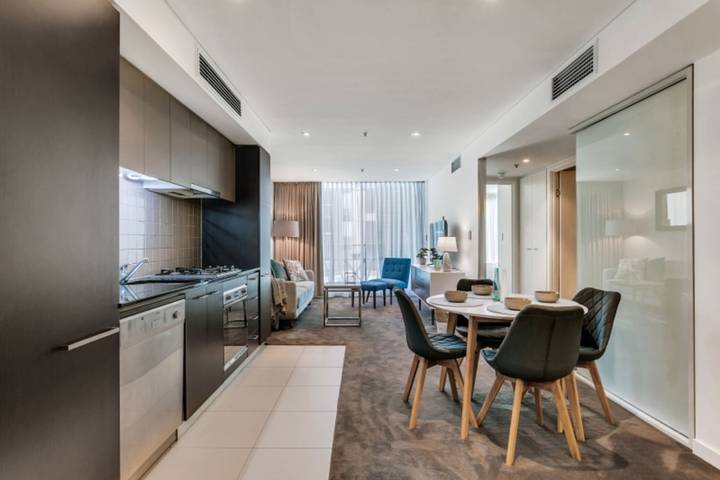 Holiday rental for 4 people, with balcony and pool in Adelaide