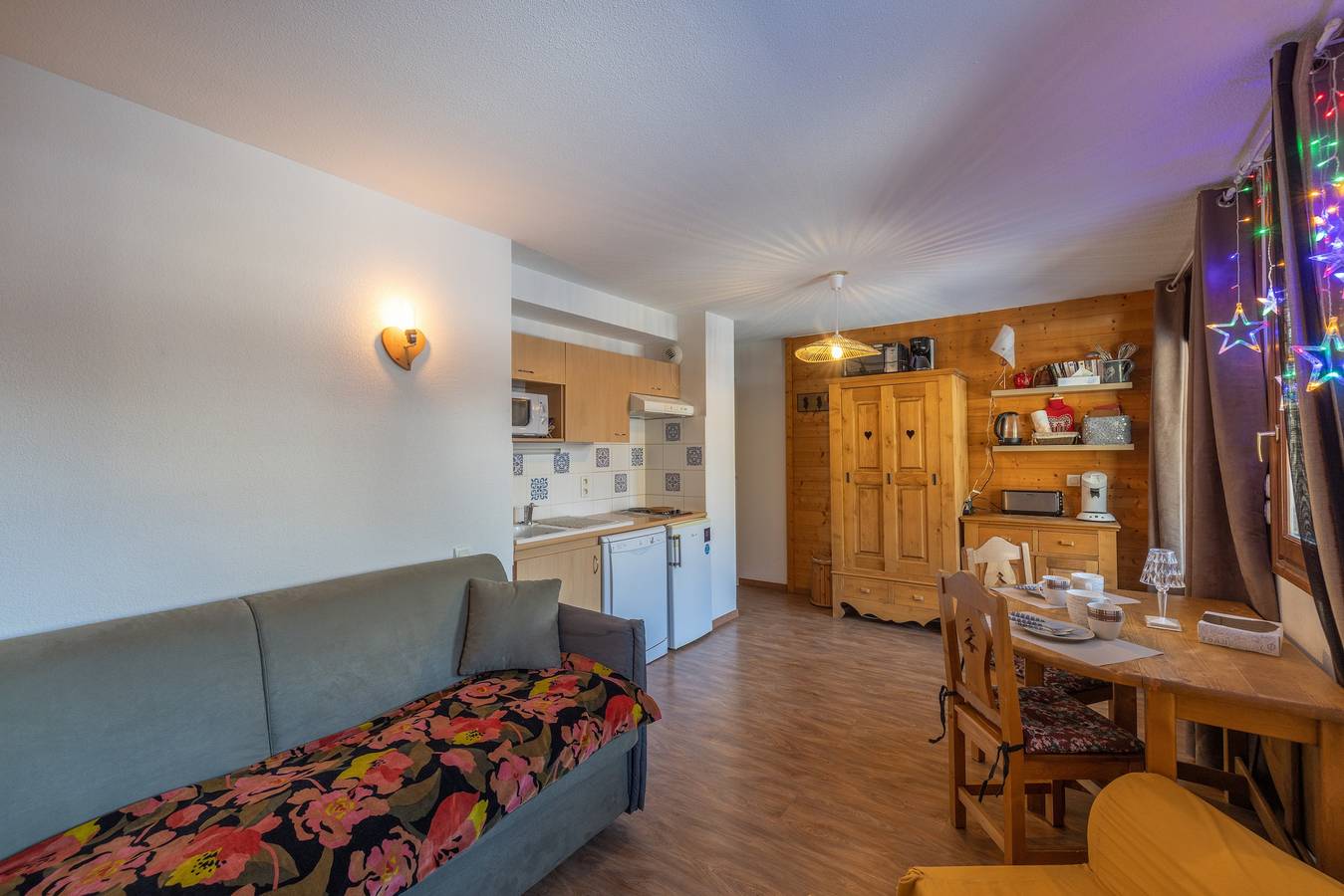 Estudio entero, '12 Mn Megève Studio Comfort' con vistas a la montaña y piscina in Flumet, Albertville region