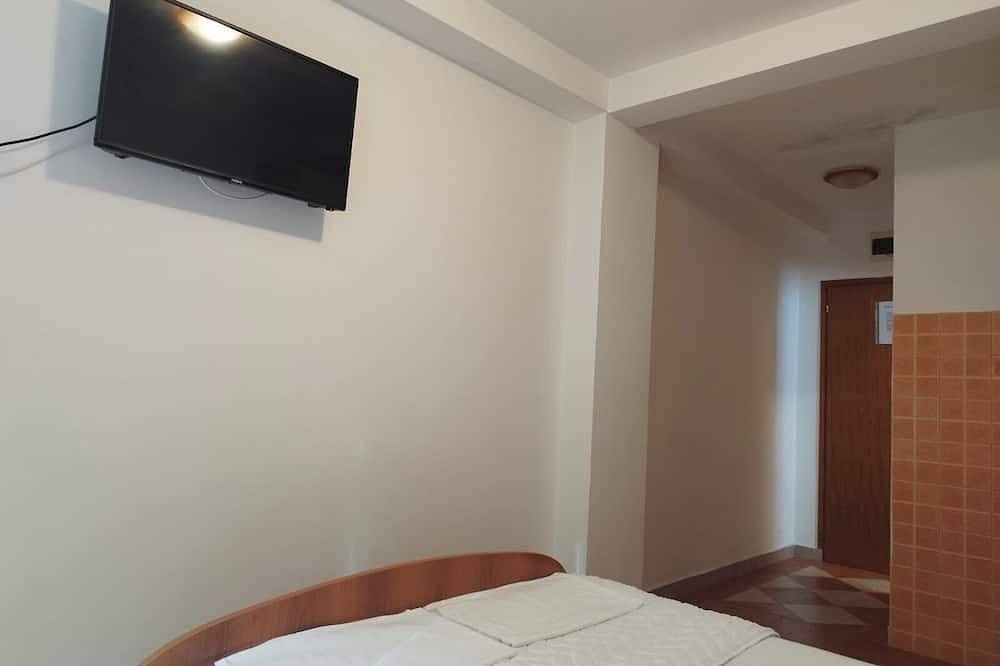 Appartement entier, Dvokrevetni apartman sa kuhinjom i parkingom u dvoristu kuce, idealan za par. in Budva, Municipalité de Budva