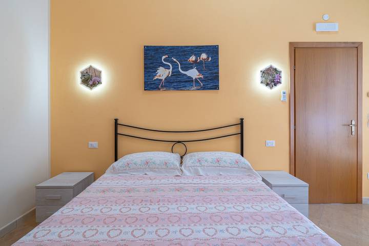 Camera "Sirius" con terrazza condivisa, Wi-Fi e aria condizionata in Avola, Siracusa e dintorni