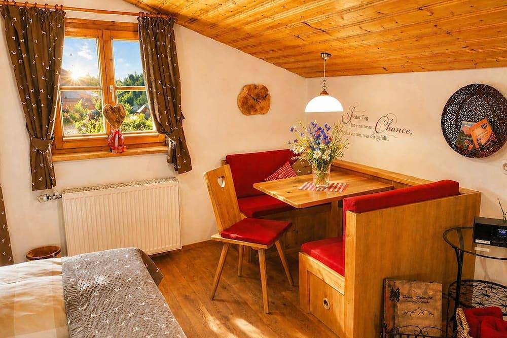 Ganze Wohnung, Apartment Zwerchenberg  - Ein-Raum-Apartment 26m² mit Balkon und Morgensonne in Reit im Winkl, Bayerische Alpen