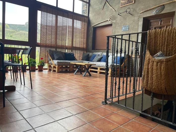 Casa de vacaciones para 20 personas, con vistas y terraza, Se admiten mascotas en Sierra Norte de Guadalajara