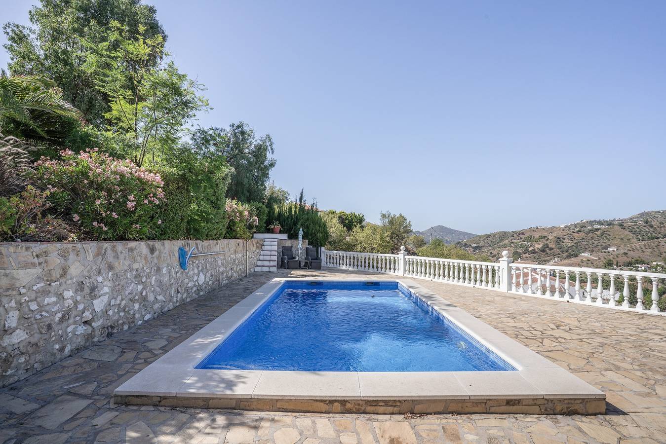 Casa El Alba, Villa mit privatem Pool fußläufig zum Dorf in Árchez, Cordillera Penibética