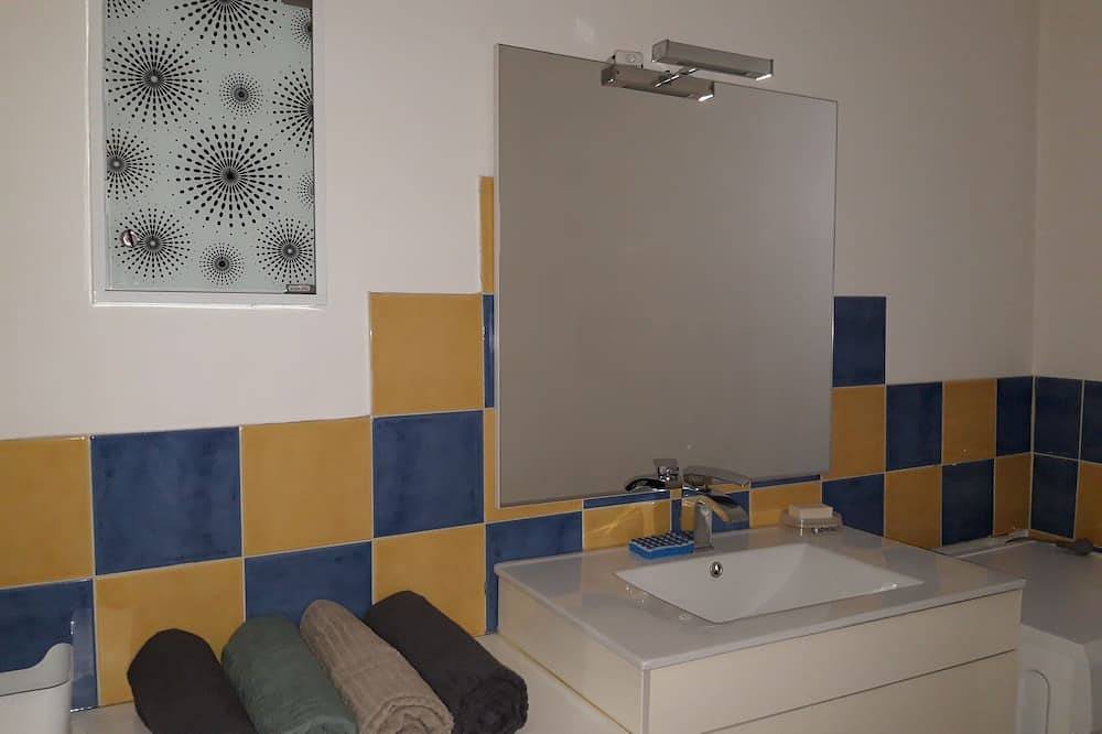 Entire apartment, Cozy Tarbes - Large T2 - Hyper center in Tarbes, Hautes-Pyrénées