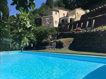 Gîte pour 6 personnes, avec vue et jardin ainsi que sauna et piscine, animaux acceptés à Rochessauve