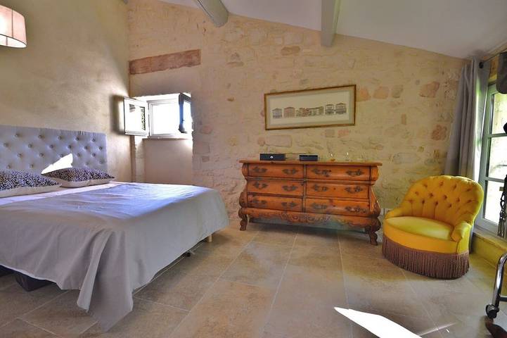 Location de vacances pour 4 personnes, avec terrasse et jardin dans Office De Tourisme D Uzes - 2