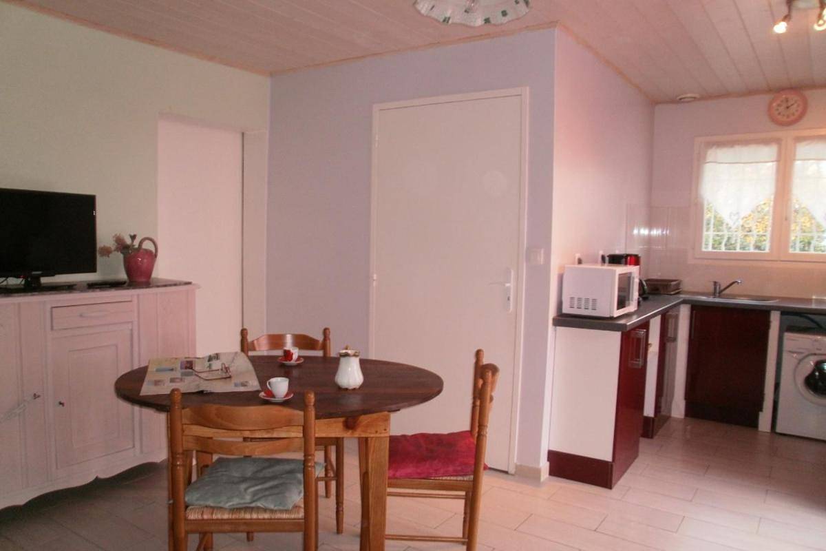 One-Bedroom Villa in Saint-Pierre-de-Buzet, Région de Nérac
