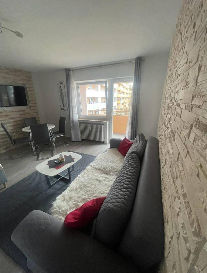 Ferienwohnung für 4 Personen, mit Balkon und Terrasse sowie Garten und Ausblick in Augsburg