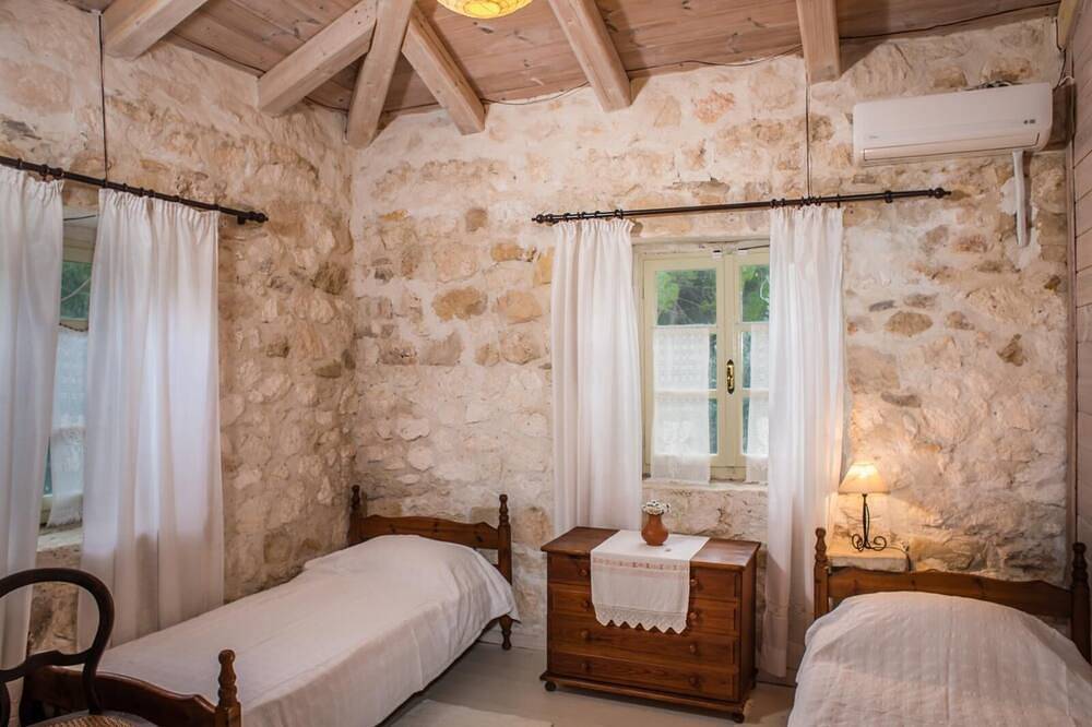 Jianni's Villa - Stone Villa in the Greenery!! in Vasilikos, Zakynthos