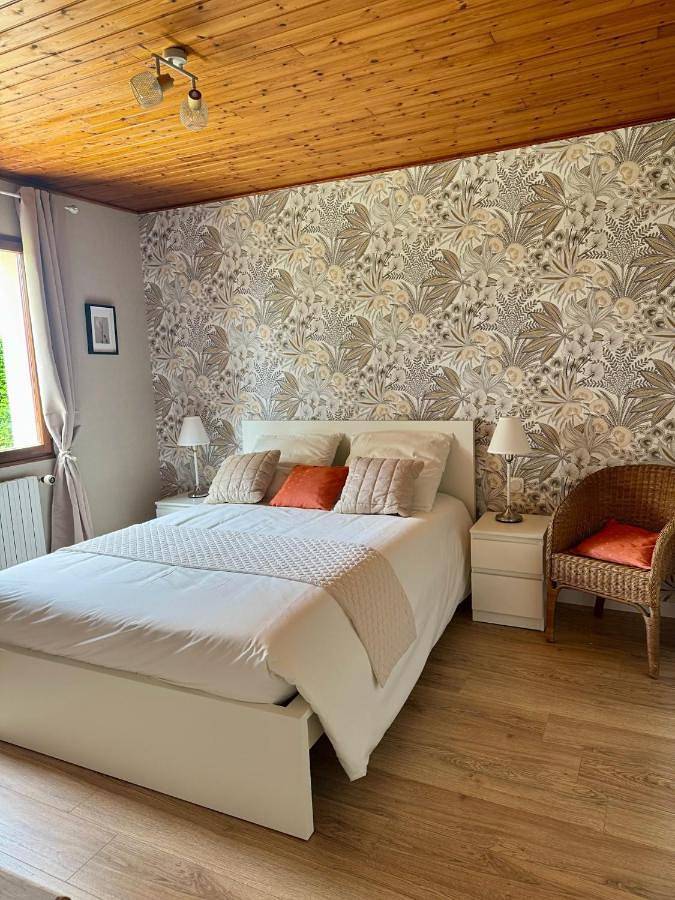 Location de vacances pour 6 personnes, avec terrasse et jardin à La Jarrie - 4