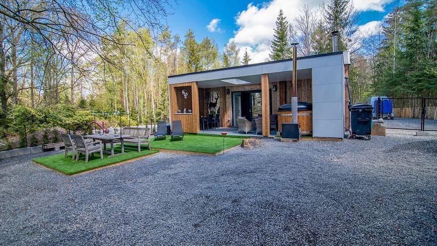 Location de vacances pour 5 personnes, avec terrasse et sauna ainsi que piscine et jardin, animaux acceptés à Érezée