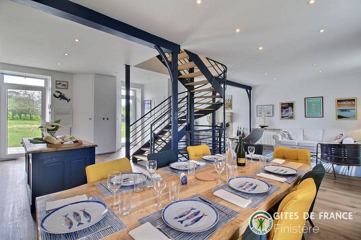 Gîte pour 8 personnes, avec terrasse et jardin à Plougasnou