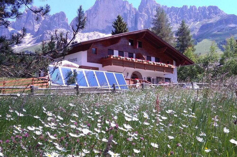 Ganze Wohnung, Unser kleines Ferienparadies mit nur 2 Wohneinheiten liegt inmitten der Berge in Karersee, Welschnofen
