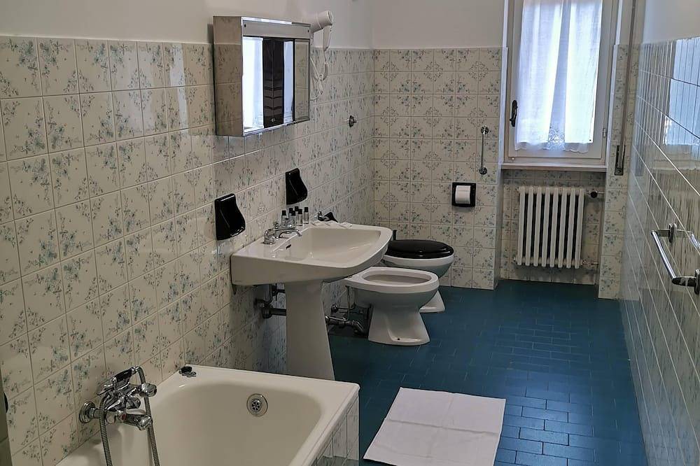 Entire apartment, Spacious and comfortable family apartment located on the Costa dei Trabocchi in San Vito Chietino, Chieti Province