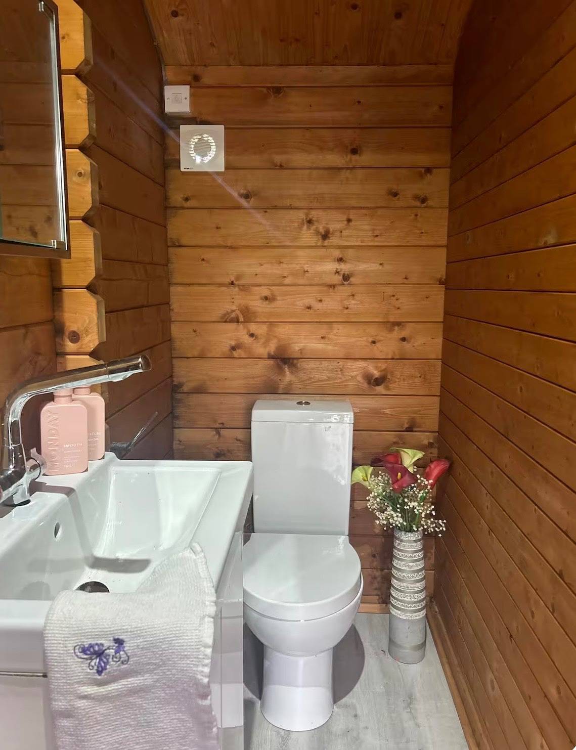 Gortin Glen Forest Cabin, Sleeps 7 with Parking in Grafschaft Tyrone