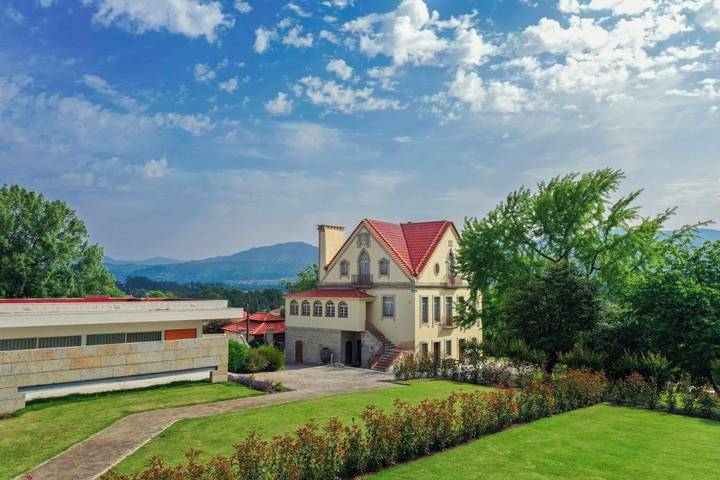 Maison d’hôte pour 23 personnes, avec sauna et piscine ainsi que jardin et jacuzzi dans Arcos de Valdevez