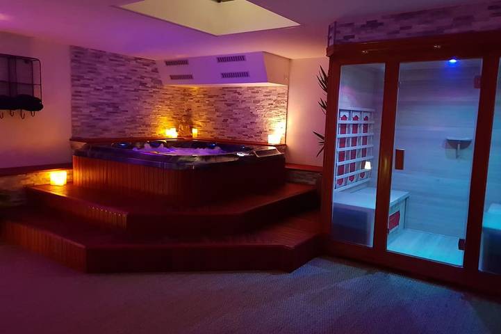 Chambre d’hôte pour 2 personnes, avec Jacuzzi ainsi que Jardin et Sauna à Clisson