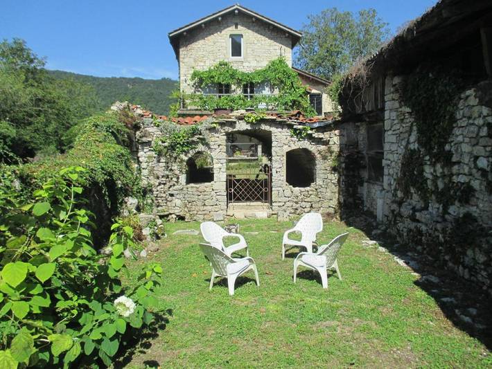 Maison de campagne pour 4 personnes, avec Balcon et Terrasse ainsi que Jardin et Vue dans Mérignat