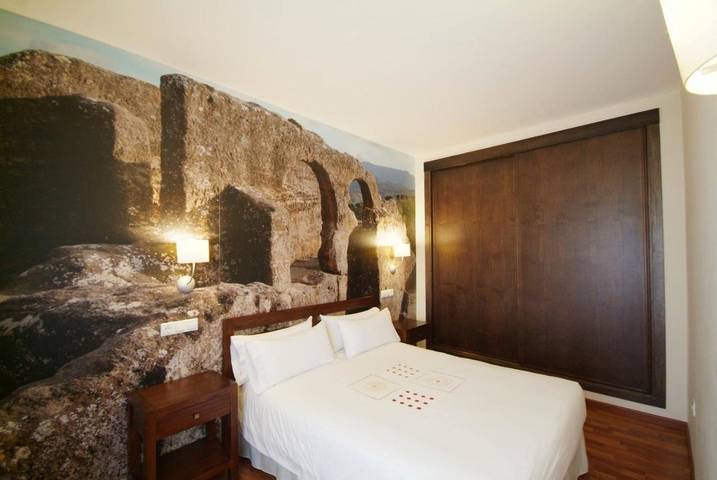 Apartamento para 4 personas, con jacuzzi además de piscina y terraza, Se admiten mascotas en Ardales