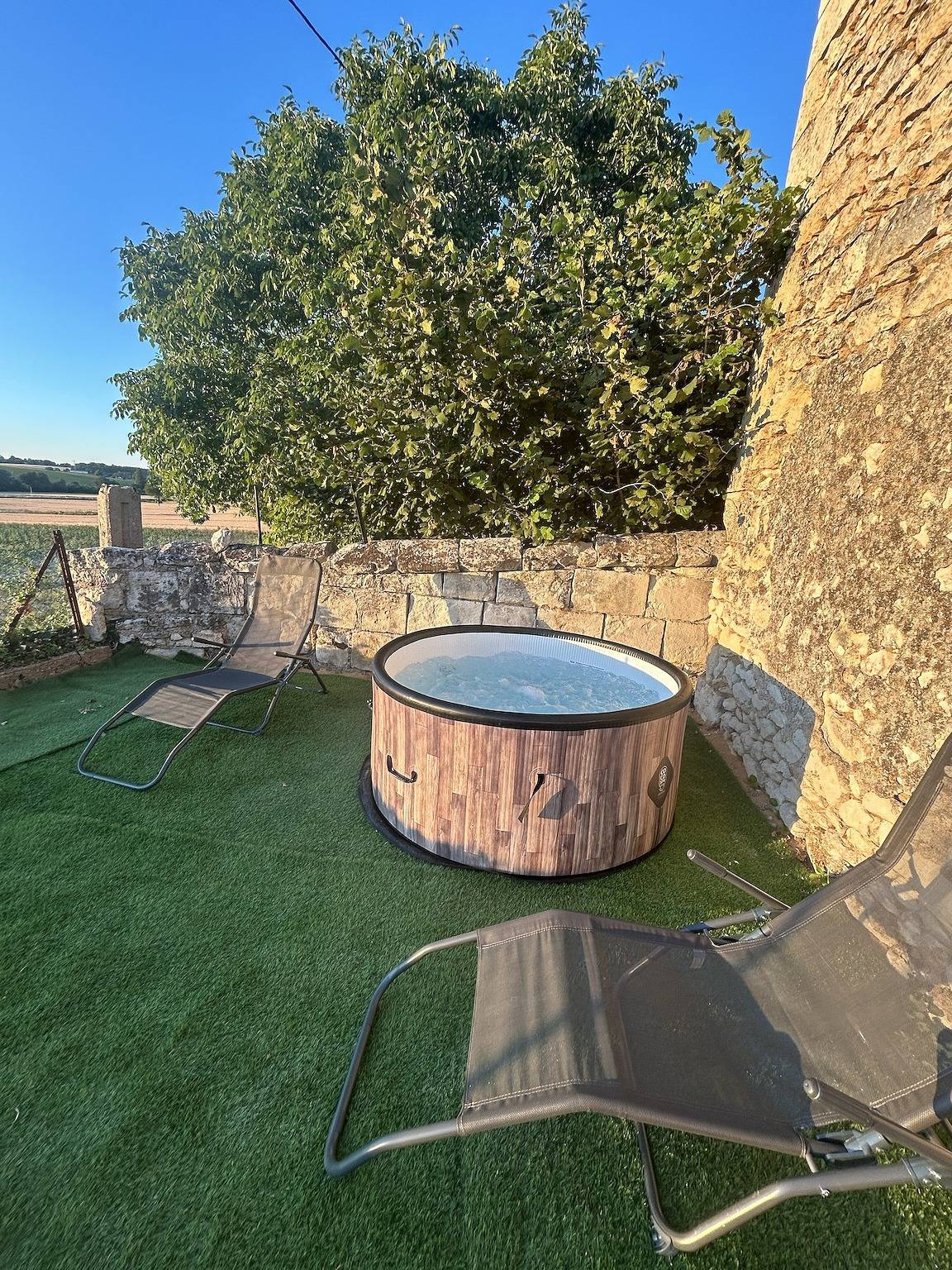 Casa rural "Le Pigeonnier Des Châpeaudieres" con terraza privada, Wi-Fi y aire acondicionado in Châtellerault, Vienne