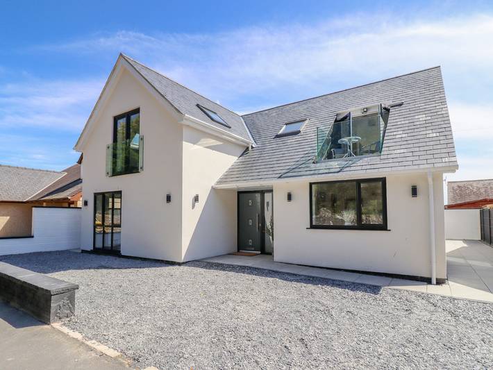 Holiday home for 10 people, with Ocean view and Balcony in Porthmadog