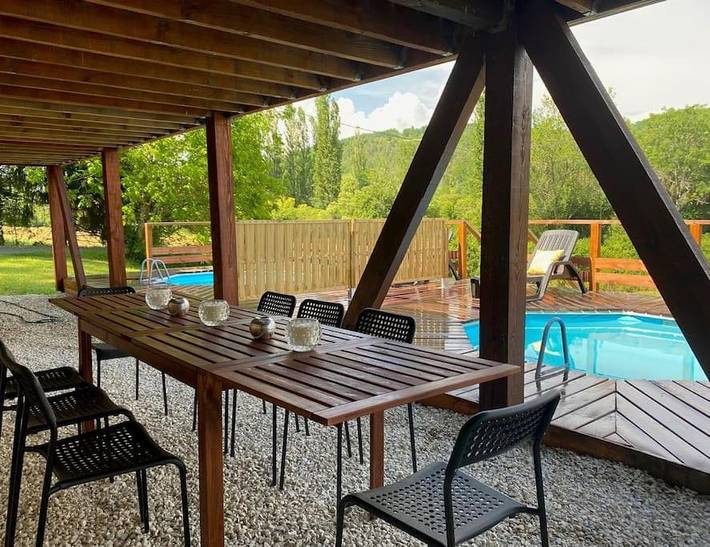 Location de vacances pour 2 personnes, avec Balcon et Terrasse ainsi que Jardin et Piscine à Plazac - 3