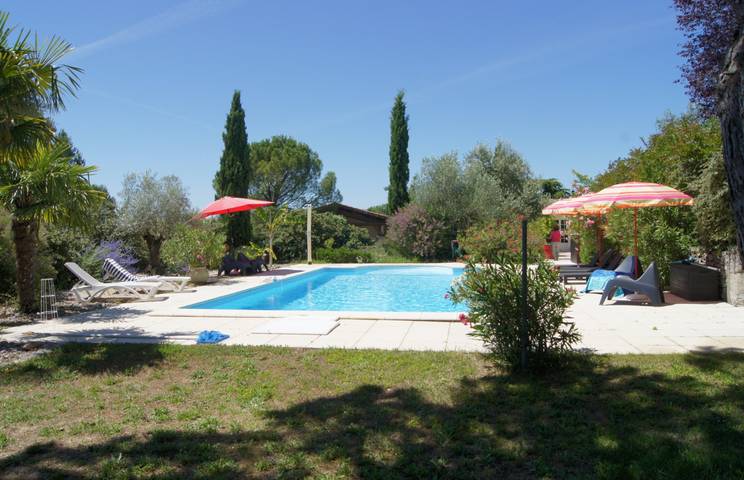 Gîte pour 4 personnes, avec Balcon et Terrasse ainsi que Jardin et Piscine