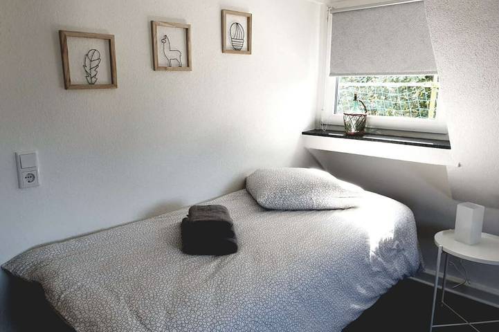 Ganze Wohnung, Luxuriöse großzügige Wohnung mit 3 Schlafzimmer, Terrasse in Solingen, Bergisches Land