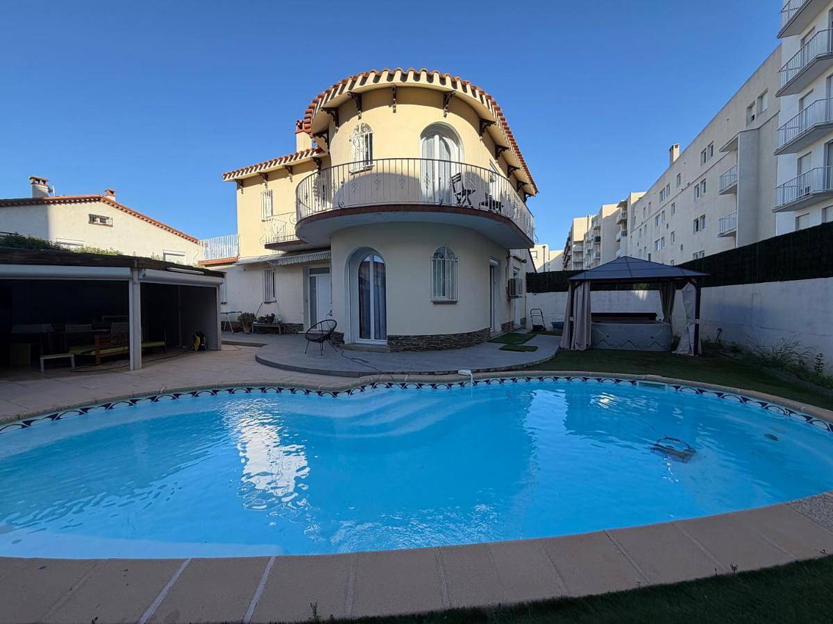 Jolie Villa piscine climatisé 8 pers proche centre-ville Perpignan in Perpignan, Mittelmeerküste (Frankreich)