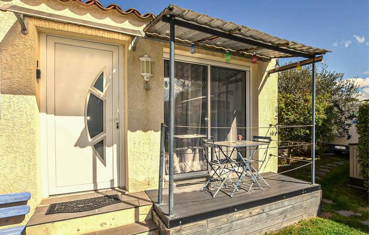 Location de vacances pour 2 personnes, avec piscine ainsi que jardin et terrasse à Taillades