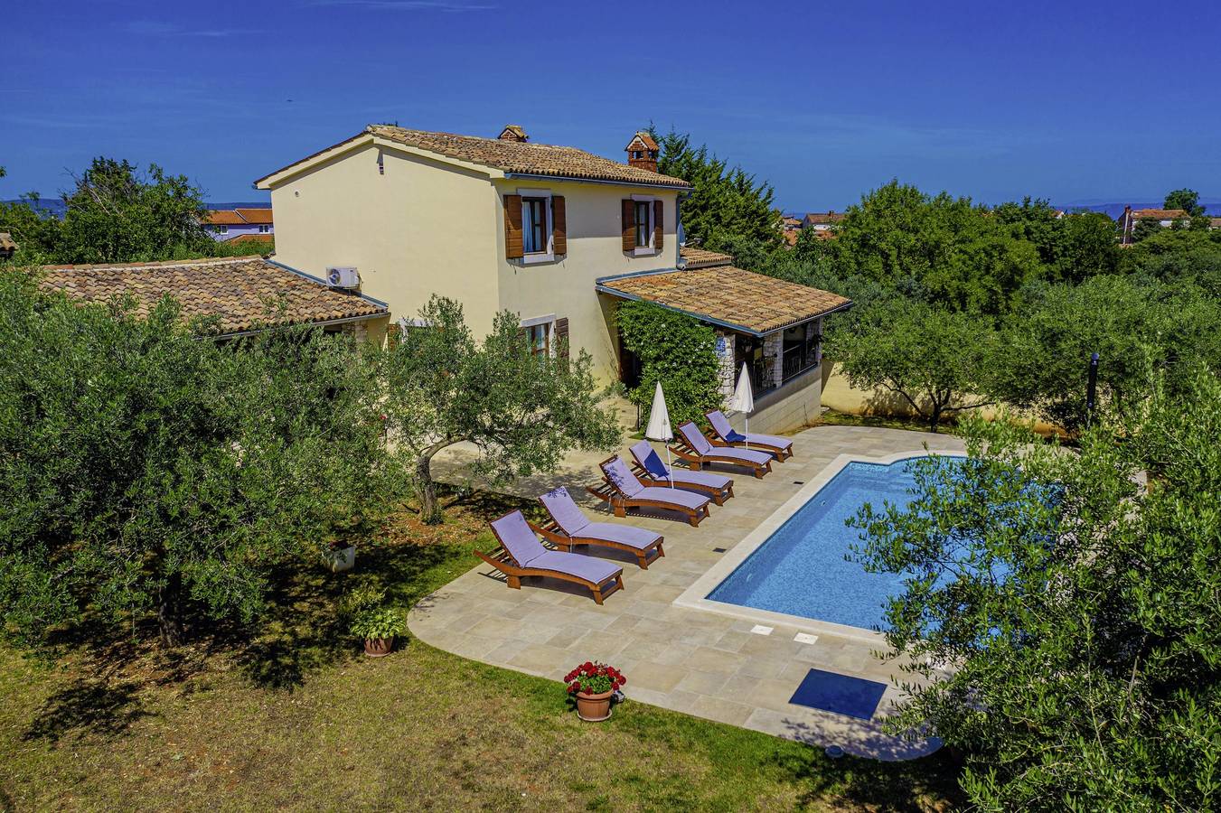 Villa Braidizza * fenced garden, private pool, terrace, free Wifi in Kavran, Zuidkust Istrië