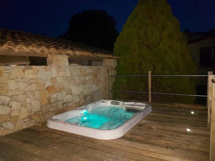 Chambre d’hôte pour 2 personnes, avec jardin et terrasse ainsi que piscine et jacuzzi en Ardèche - 4