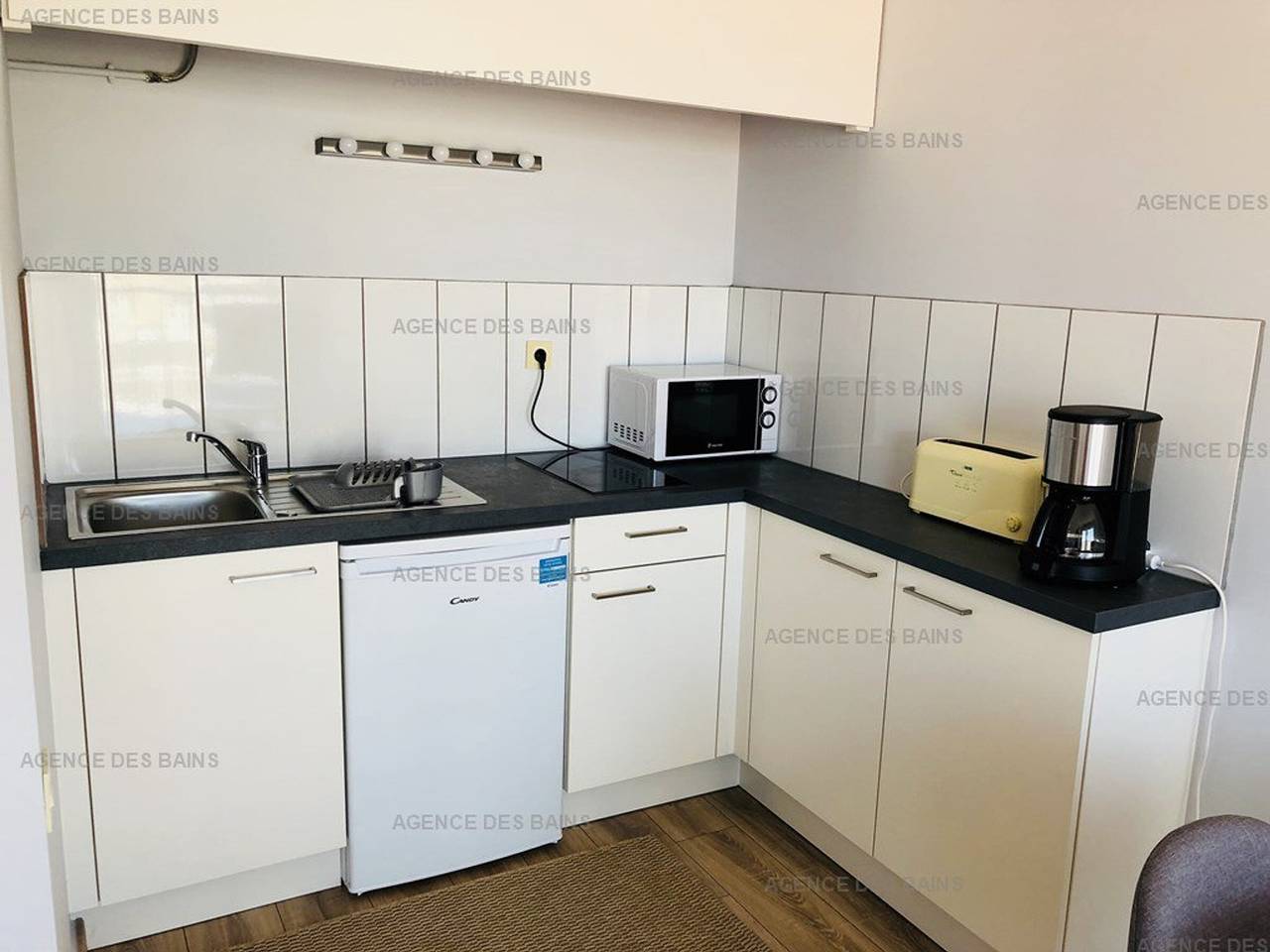 Studio entier, Studio Cabine Renové à 200m de la Plage - Parking Privé in Arcachon, Région d'Arcachon