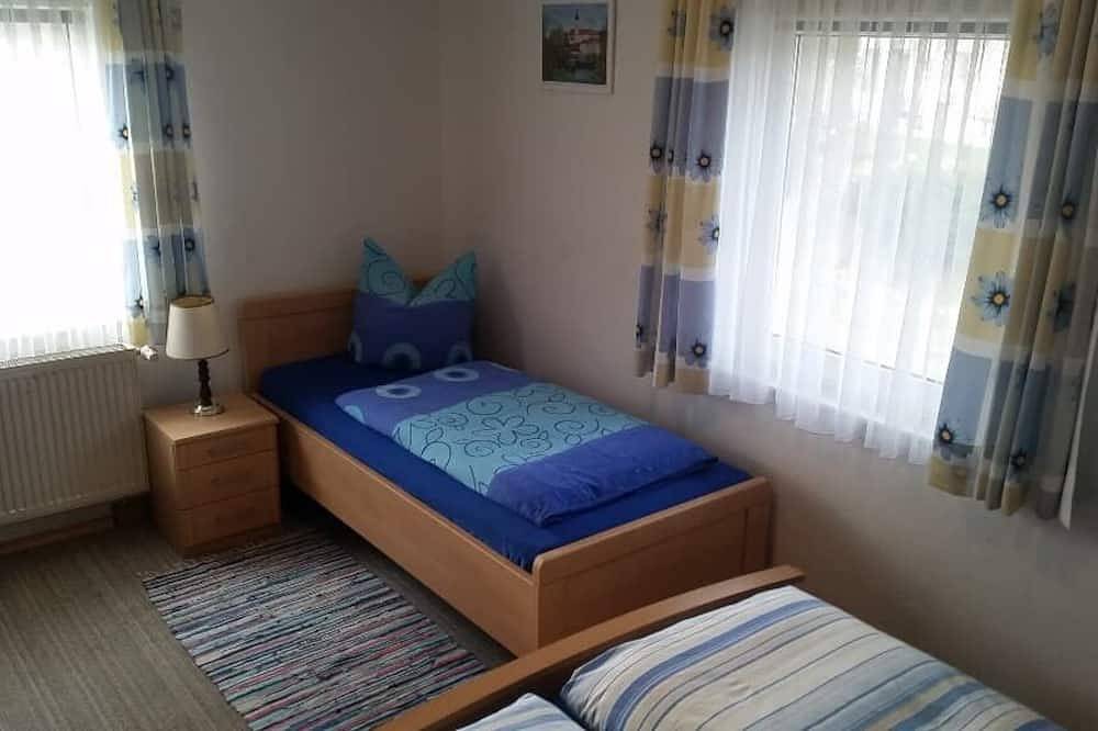 Ganze Wohnung, Großes 210qm Ferienhaus mit Terrasse für bis zu 13 Personen in Bad Kötzting, Ostbayern
