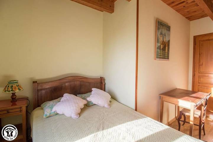 Location de vacances pour 6 personnes, avec jardin et terrasse, animaux acceptés à Échandelys - 4