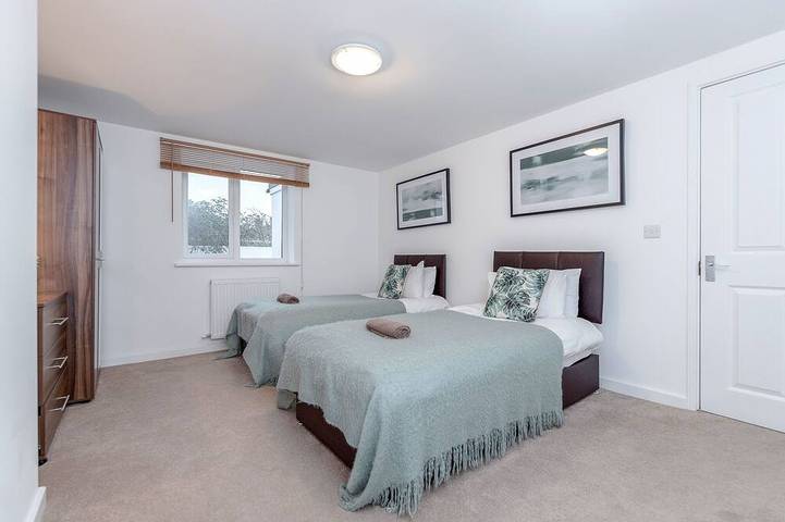 Appartement entier, 1) Jet de pierres de Heathrow, parking privé, excellentes liaisons de transport in Borough londonien de Hillingdon, Londres