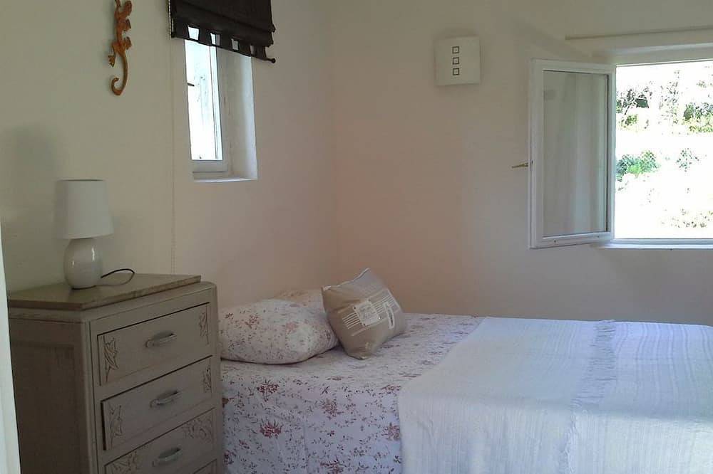 Le petit Mazet reserved for lovers in Lagnes, Parque natural regional del Luberon