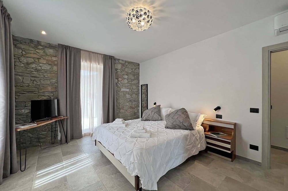 Villa Viola 10Pax Large Pool A/C, Bbq, Private Chef, Wine tasting, near 5 Terre in Tresana, Val di Magra