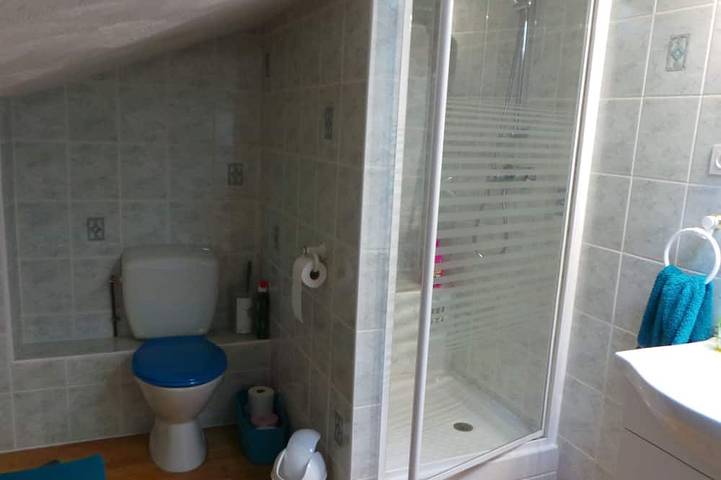 Gîte pour 3 personnes, avec Terrasse et Jardin à Écuras - 4