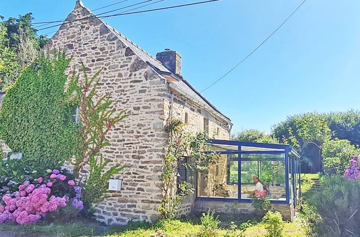 Gîte pour 6 personnes, avec jardin à Confort-Meilars