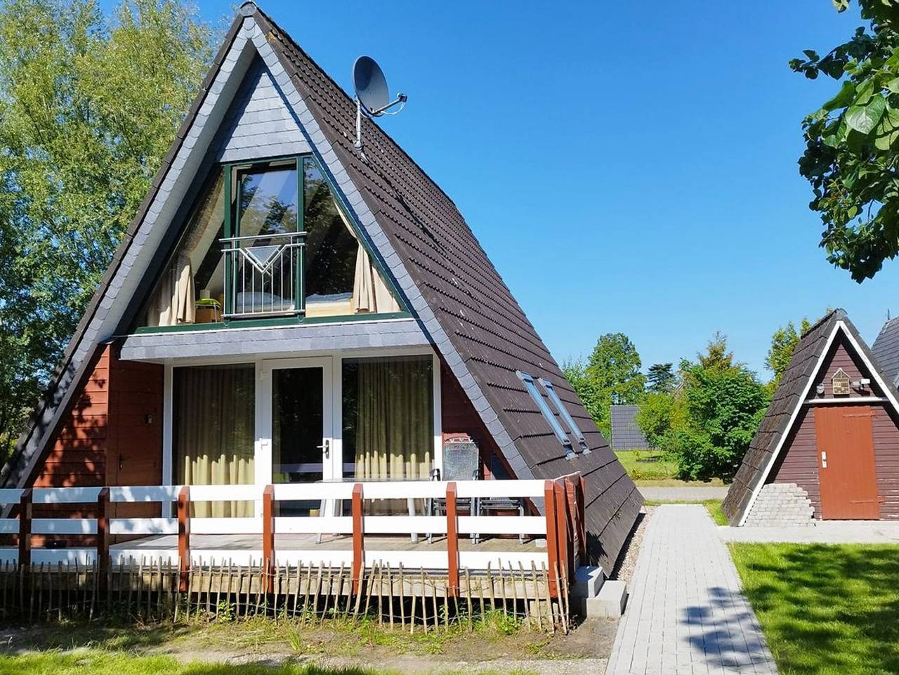 Nurdachhaus Fuxbau - Gemütliches Nurdach-Ferienhaus Fuxbau im Ferienpark Fedderwardersiel in Fedderwardersiel, Butjadingen