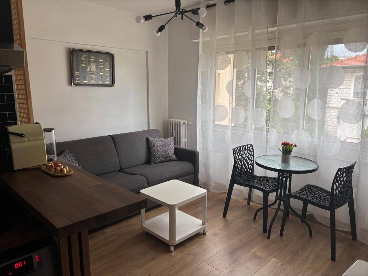 Appartement entier, One-Bedroom Apartment in Saint-Laurent-du-Var, Côte méditerranéenne (France)