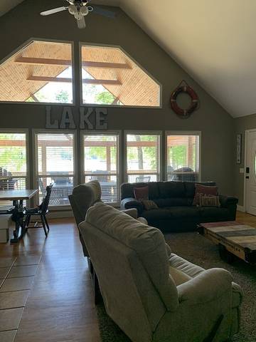 Log Cabin for 12 Guests in Lewis Smith Lake, Alabama, Picture 1