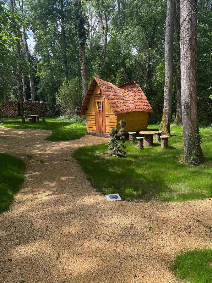 Squirrel Cabane in Vouillé, Vienne (France)