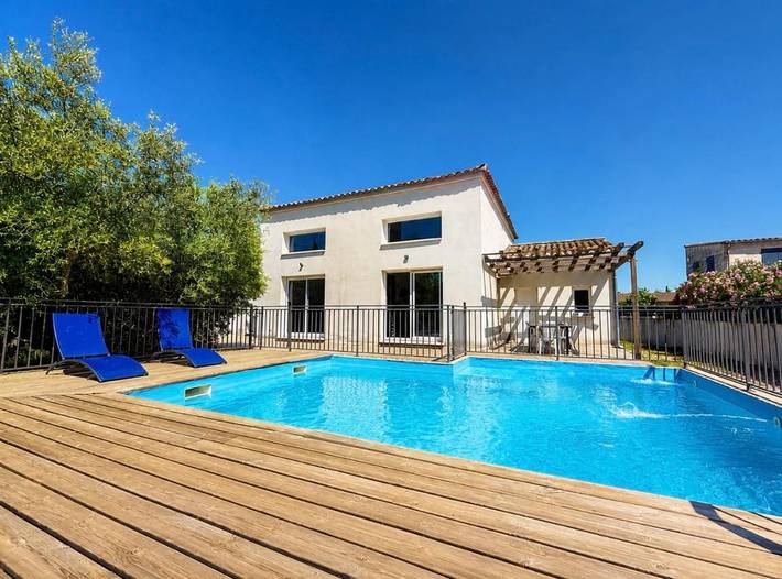 Location de vacances pour 8 personnes, avec jardin et vue ainsi que piscine et terrasse à Castillon-du-Gard - 2