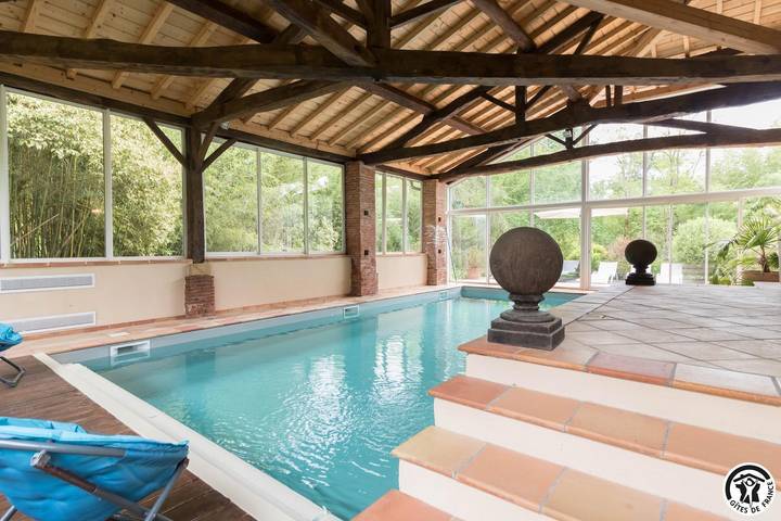 Gîte pour 6 personnes, avec Balcon/Terrasse et Jacuzzi ainsi que Terrasse et Jardin