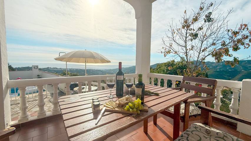 Villa 'Lucía' with Sea View, Wi-Fi and Air Conditioning in Frigiliana, Costa del Sol