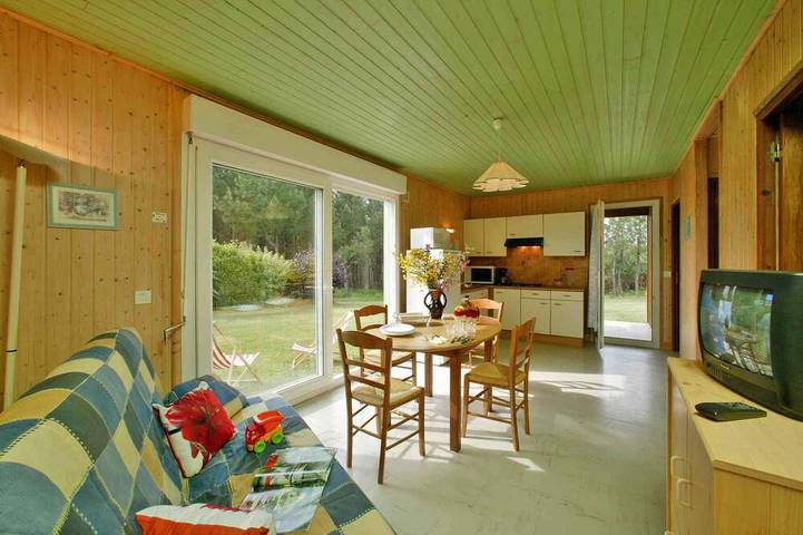 Gîte pour 5 personnes, avec piscine et jardin, animaux acceptés à Doissat