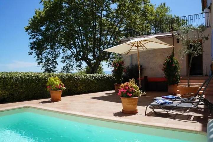 Location de vacances pour 2 personnes, avec Terrasse ainsi que Piscine et Vue à Lautrec
