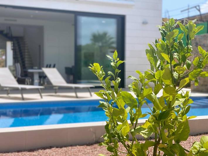 Casa rural para 8 personas, con Balcón y Jacuzzi además de Terraza y Jardín en San Miguel de Salinas